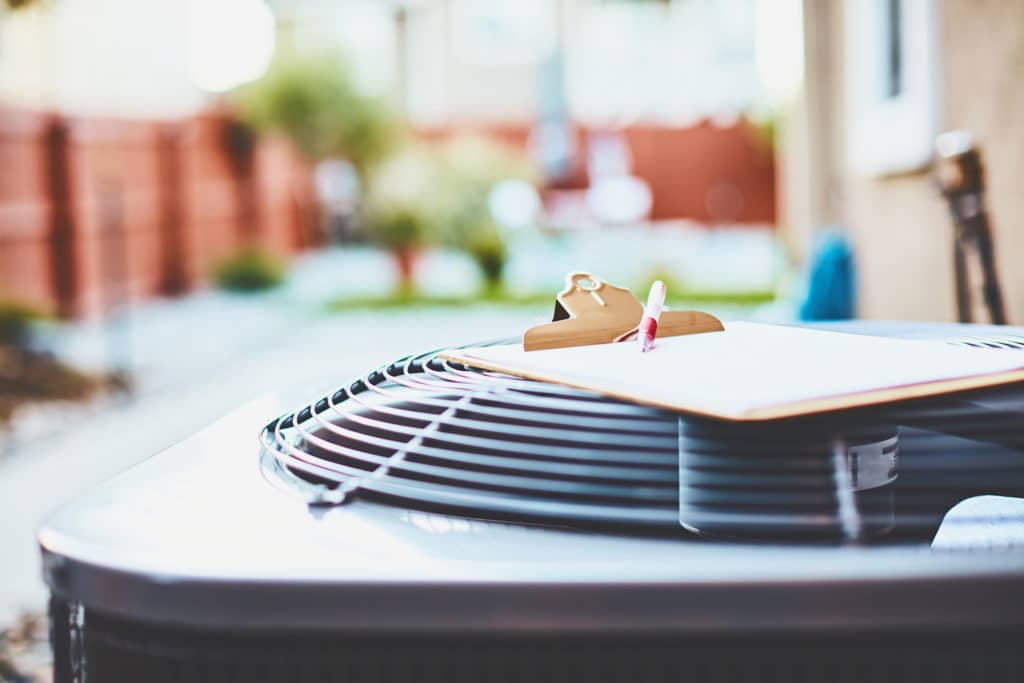 Ac with a clipboard and paper from Comfort 360